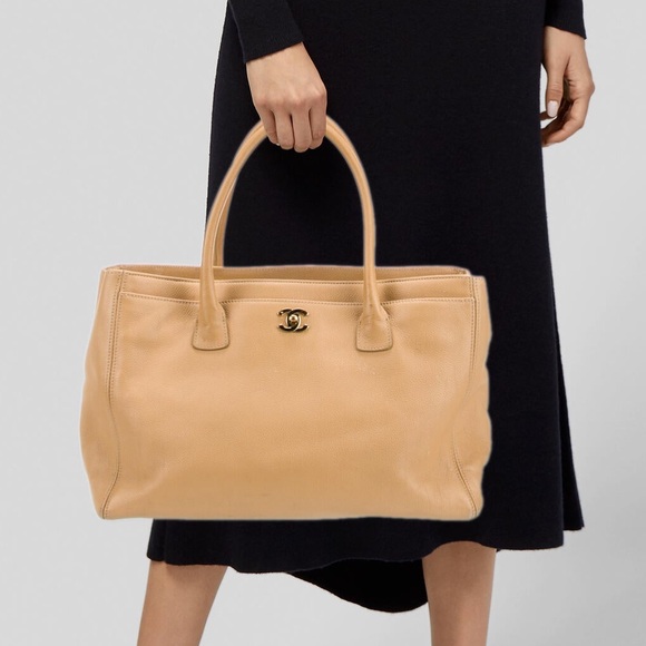 CHANEL 24k Gold Executive Tote Bag Beige - Picture 16 of 17